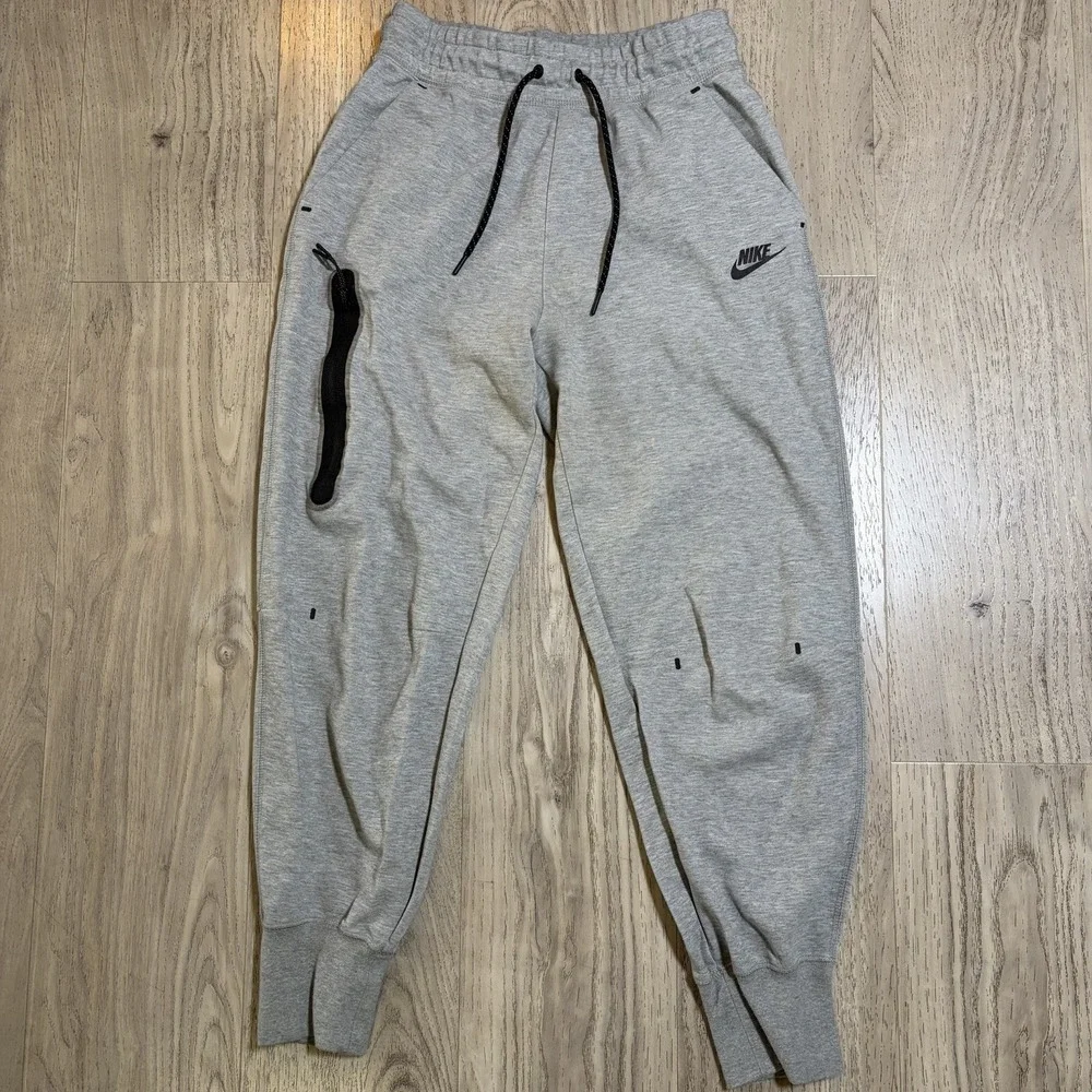 Nike Sportswear Tech Fleece Jogger Womens Size Small Pant‎ Grey Active Workout